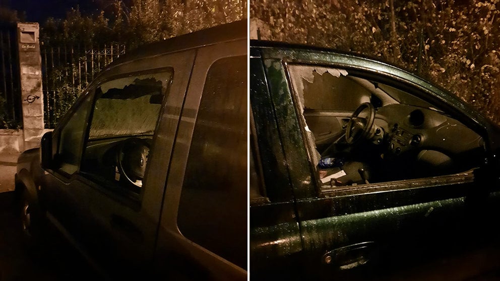Dos de los coches afectados por el robo de objetos en la Vuelta de Aranzadi, en la Rochapea. POLICÍA MUNICIPAL DE PAMPLONA