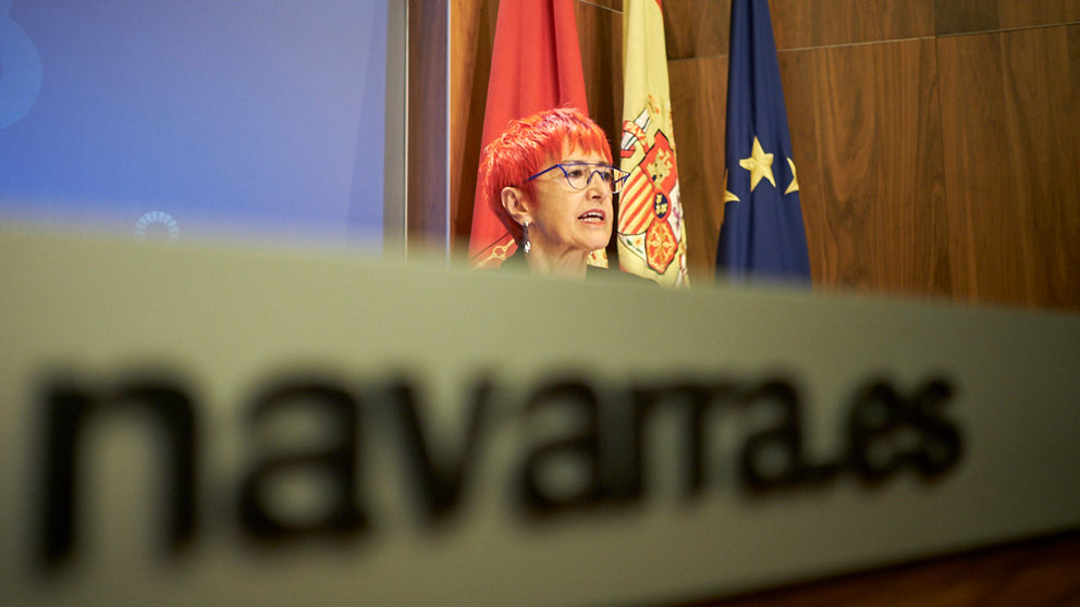 El vicepresidente del Gobierno de Navarra, Javier Remírez y la consejera de Salud, Santos Indurain, en rueda de prensa después de la sesión de Gobierno. PABLO LASAOSA