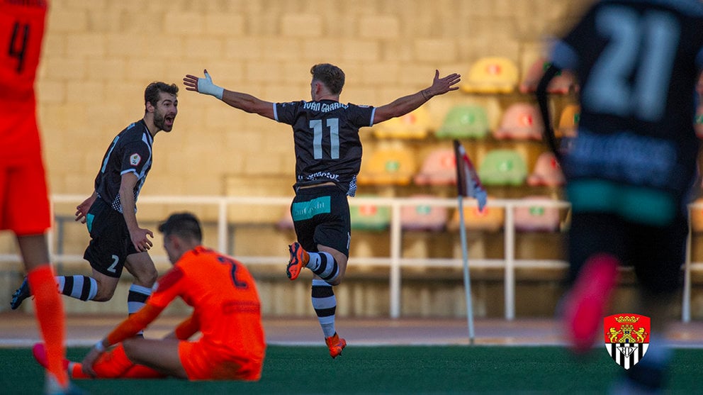 El exjugador del Izarra Ivan Garrido celebra un gol del Haro Deportivo en El Mazo. @HaroDeportivo.