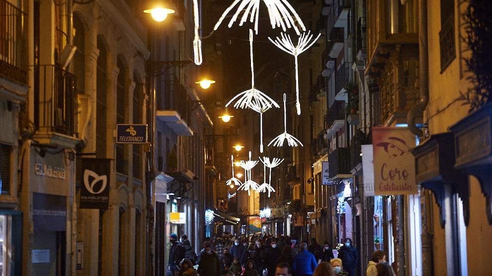 La figura de las luces de navidad que ha generado debate en Pamplona. MIGUEL OSÉS