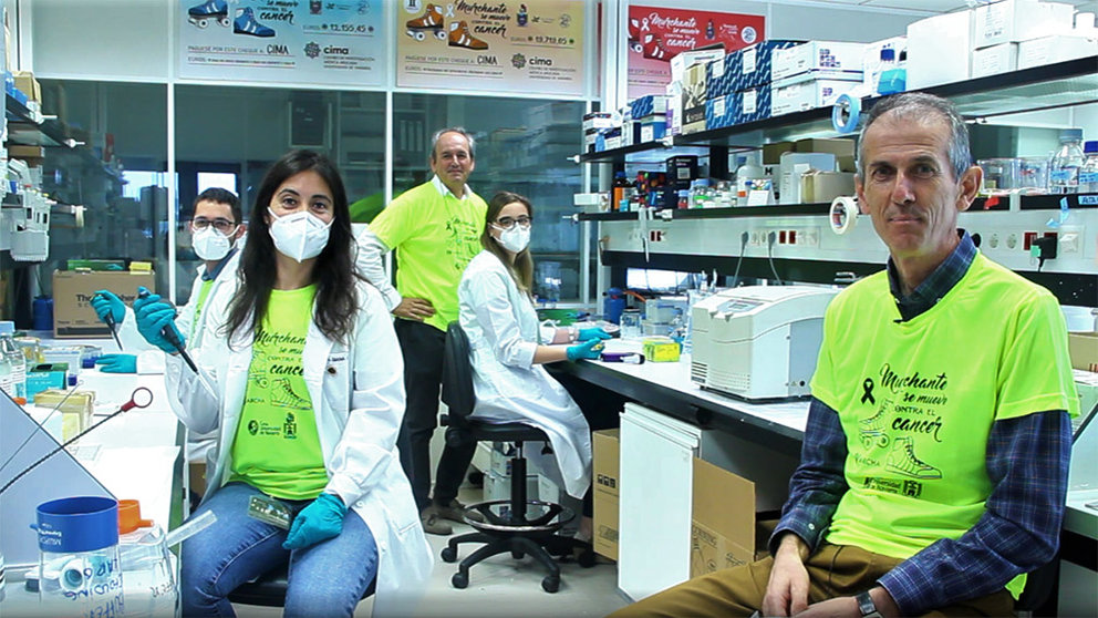 Equipo de investigación del CIMA, con las camisetas de la carrera contra el cáncer. UNIVERSIDAD DE NAVARRA
