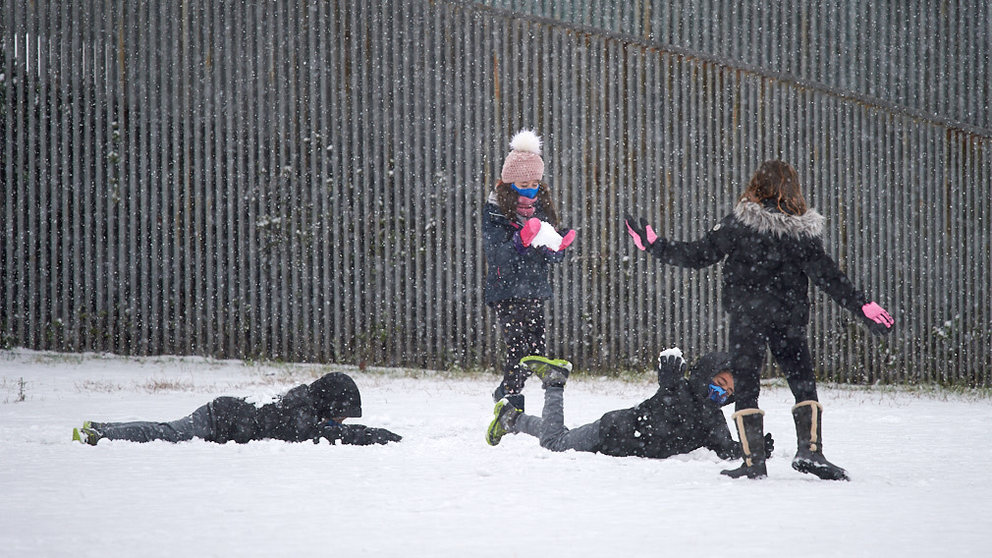 La borrasca Filomena golpea con fuerza la Comunidad Foral y deja gran cantidad de nieve en la capital. MIGUEL OSÉS