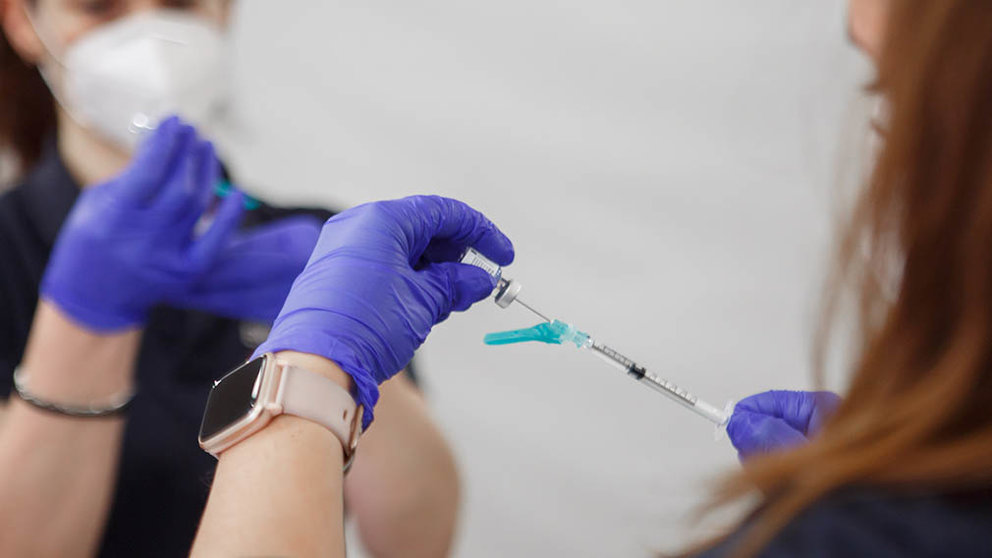 Los residentes de El Vergel en Pamplona reciben la segunda dosis de la vacuna de Pfizer contra la Covid. GOBIERNO DE NAVARRA (4)