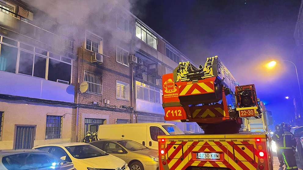 Los Bomberos trabajan en la extinción de un grave incendio en Alcalá de Henares, Madrid. 112 EMERGENCIAS MADRID