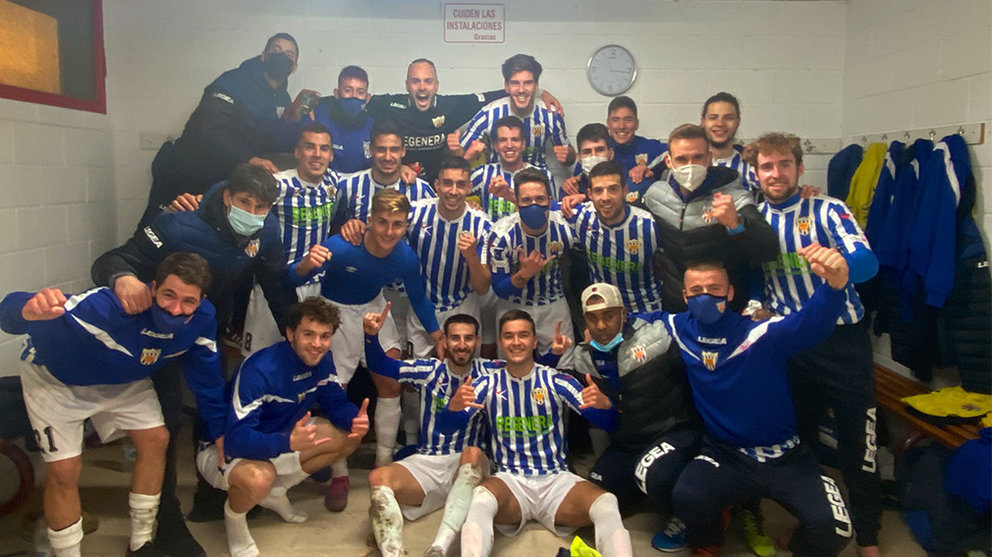 Los jugadores del Izarra celebran su victoria en Logroño. @CD_Izarra
