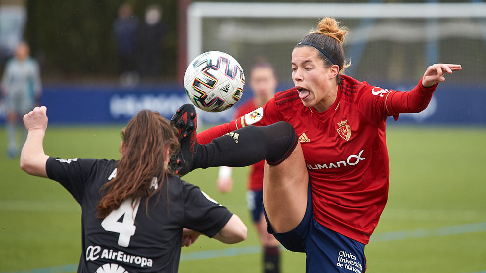 Osasuna Femenino juega contra Collerense Mallorca en las instalaciones de Tajonar. MIGUEL OSÉS