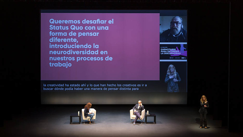 Joan Teixido (en la pantalla, arriba a la derecha) impartió la segunda sesión del ciclo Capacitarse para Entender la Discapacidad. UNAV