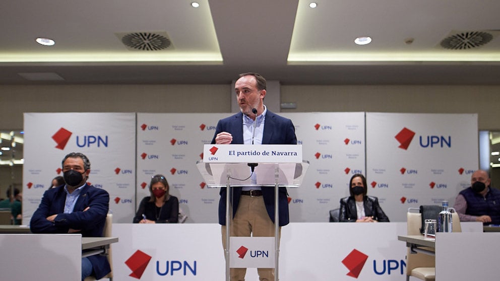 El presidente de UPN, Javier Esparza, interviene al comienzo de la reunión del Consejo Político del partido. MIGUEL OSÉS