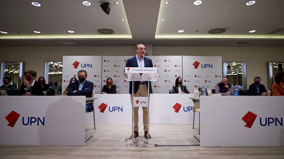 El presidente de UPN, Javier Esparza, interviene al comienzo de la reunión del Consejo Político del partido. MIGUEL OSÉS