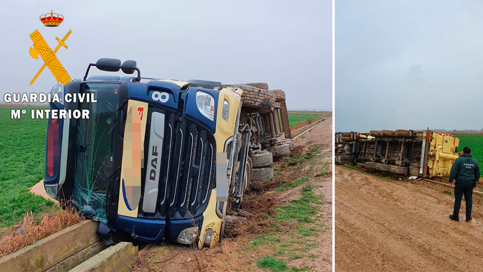 Camión accidentado en un camino de tierra en Buñuel. GUARDIA CIVIL