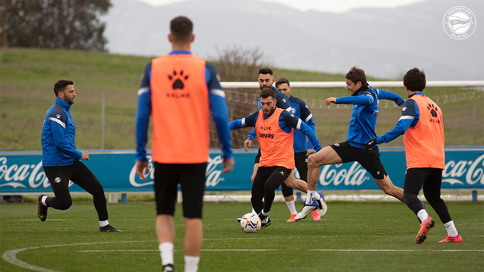 Entrenamiento del equipo vasco antes de jugar frente a Osasuna. @Alaves