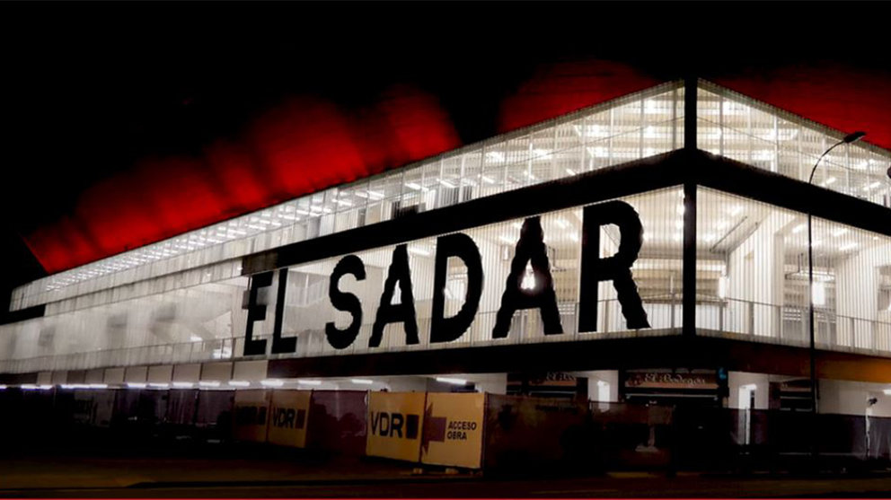 La imagen del estadio de El Sadar iluminado por la noche. CA Osasuna.
