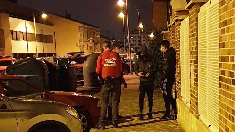 Denunciados en Mutilva por escapar de una fiesta en una vivienda particular. POLICÍA FORAL