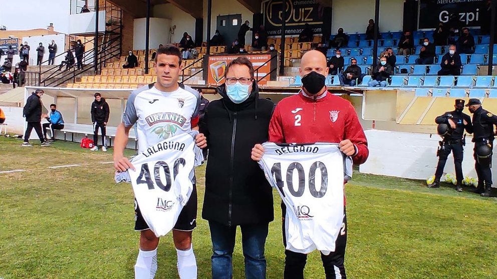 Homenaje del Tudelano a Lalaguna y a Delgado por sus 400 partidos con el club ribero. @CDTudelano