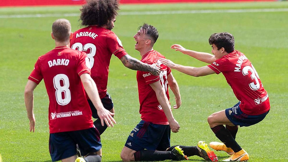 Los jugadores rojillos celebran el gol marcado por Ante Budimir en el partido de Liga Villarreal Osasuna. Europa Press.