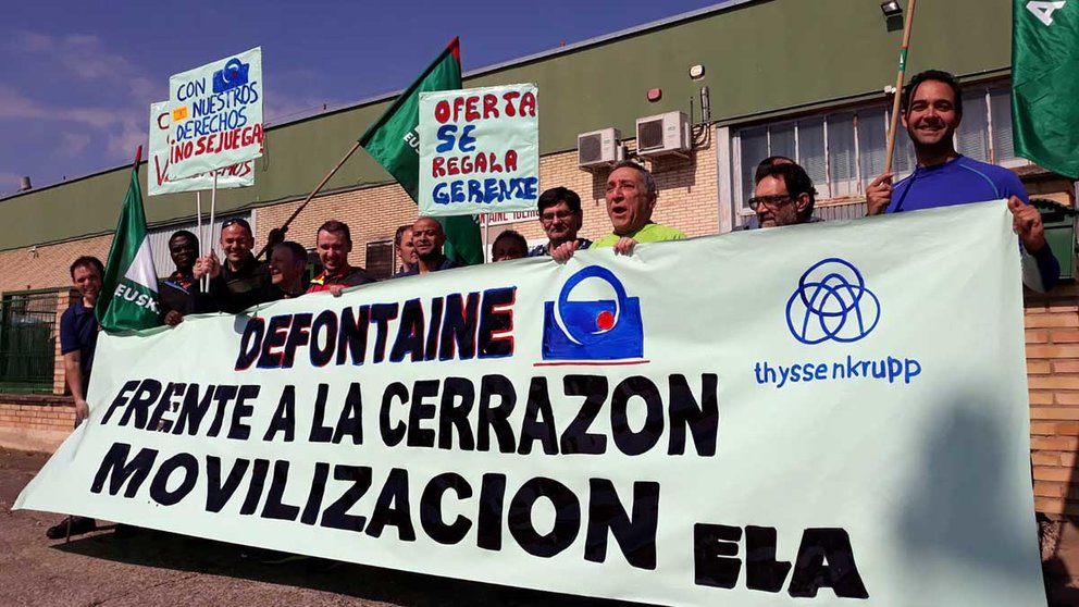 Trabajadores de la empresa Defontaine Ibérica en Viana, en una movilización anterior. ARCHIVO