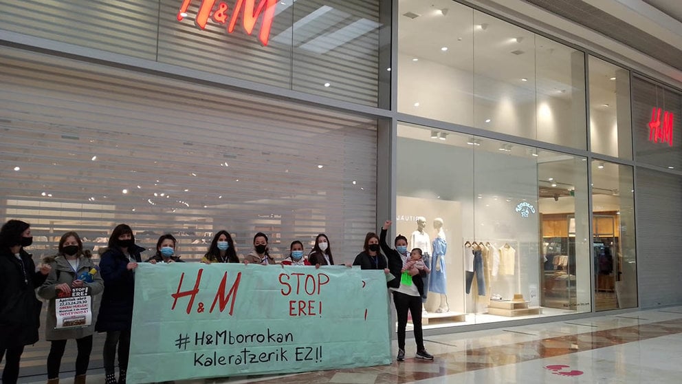 Protesta de trabajadores de H&M en La Morea. ELA