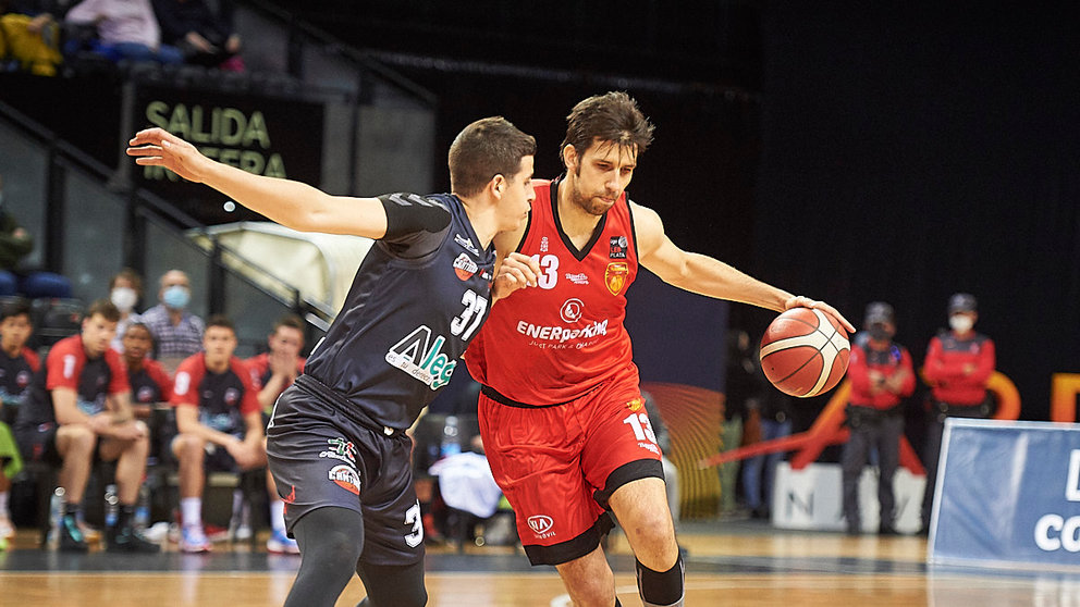 El Basket Navarra se enfrenta al Cantabria en el pabellón Navarra Arena. PABLO LASAOSA