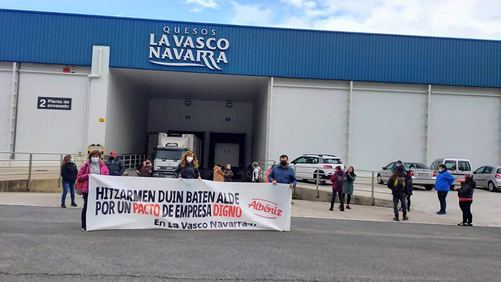 Concentración de trabajadores de Quesos La Vasco Navarra. EP