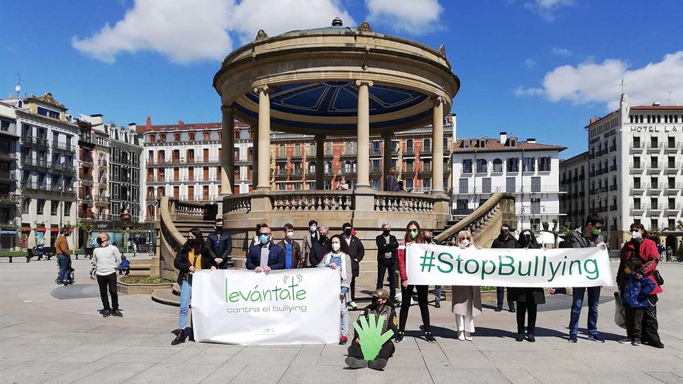 Concentración de Levántate contra el Bulllying en la Plaza del Castillo de Pamplona. EUROPA PRESS