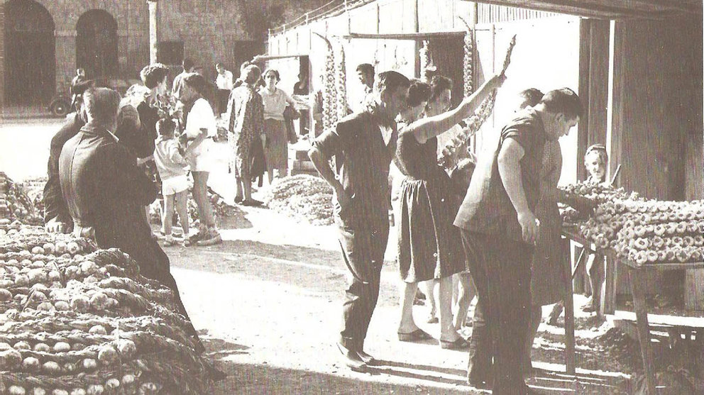 Plaza de los ajos en Pamplona el 8 de julio de 1962. Libro Pamplona calles y barrios de José J. Arazuri.