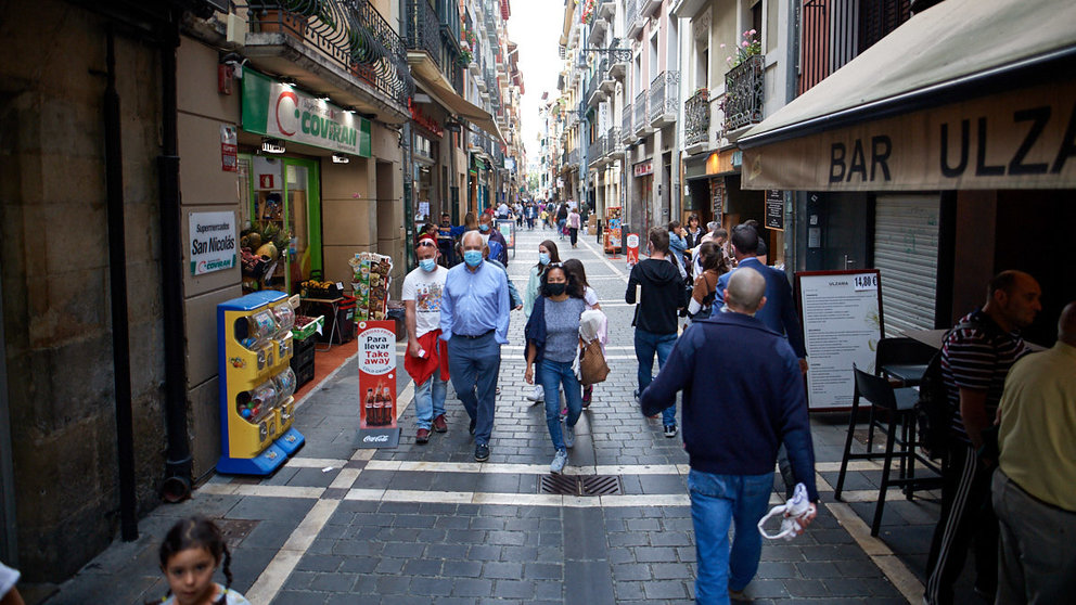 Las calles del casco viejo de Pamplona una semana antes de la nueva bajada de restricciones por la pandemia del coronavirus en la Comunidad Foral de Navarra. MIGUEL OSÉS