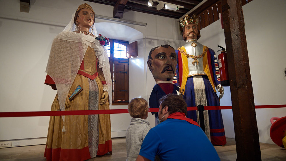 Exposición de los Gigantes y cabezudos de Pamplona en la Sala de Armas de la Ciudadela. MIGUEL OSÉS