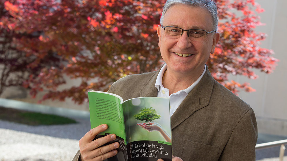 Fernando Sarrais, analiza las características para una vida feliz en su nuevo libro. UNIVERSIDAD DE NAVARRA