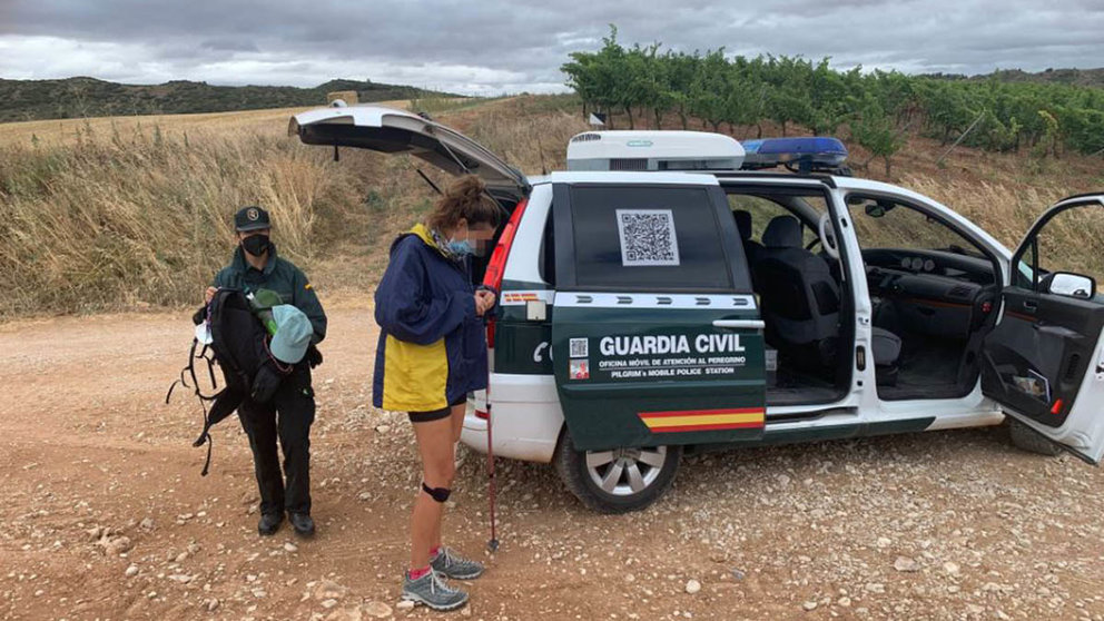 Auxilio de una peregrina lesionada tras sufrir una caída en el Camino de Santiago GUARDIA CIVIL