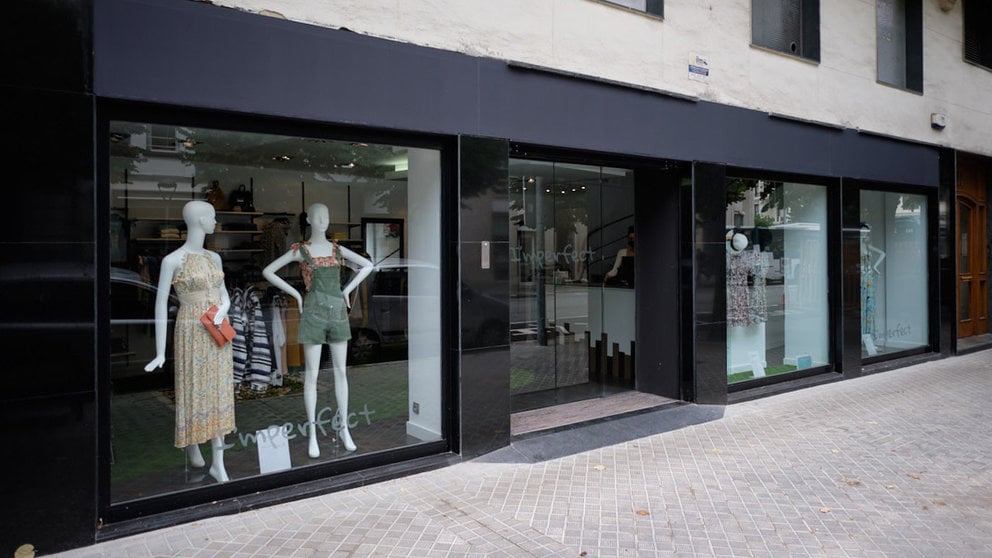 Una tienda de ropa femenina en una céntrica avenida de Pamplona