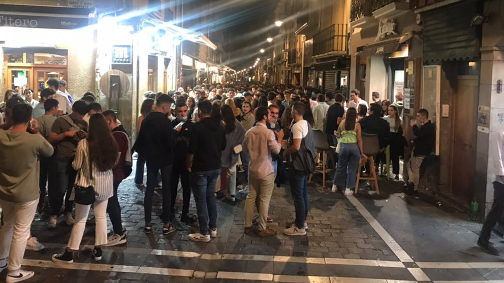 La calle Estafeta completa el pasado 'Juevincho'. TWITTER