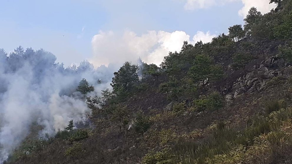 Incendio de monte bajo y matorral en Jaunsarás. BOMBEROS DE NAVARRA