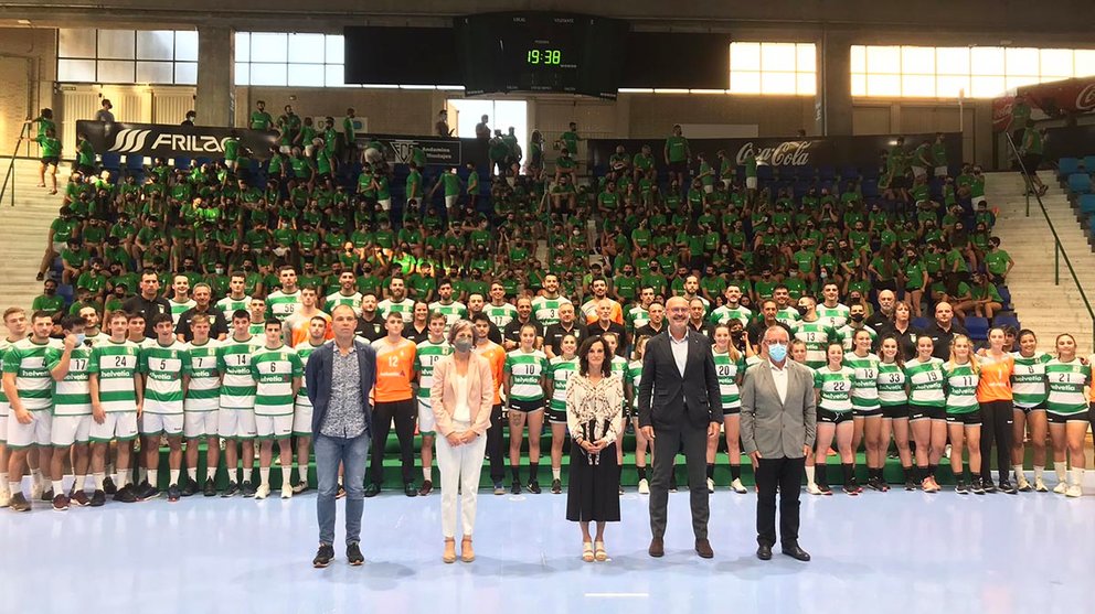 Presentación oficial de todos los equipos de balonmano del Anaitasuna 2021-22 en Pamplona. @AnaitasunaBM