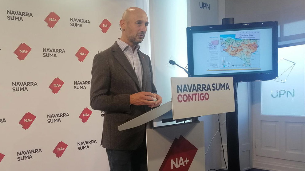 El parlamentario de Navarra Suma Iñaki Iriarte denuncia la inclusión de Navarra en Euskal Herria en libros de texto del modelo D. EUROPA PRESS