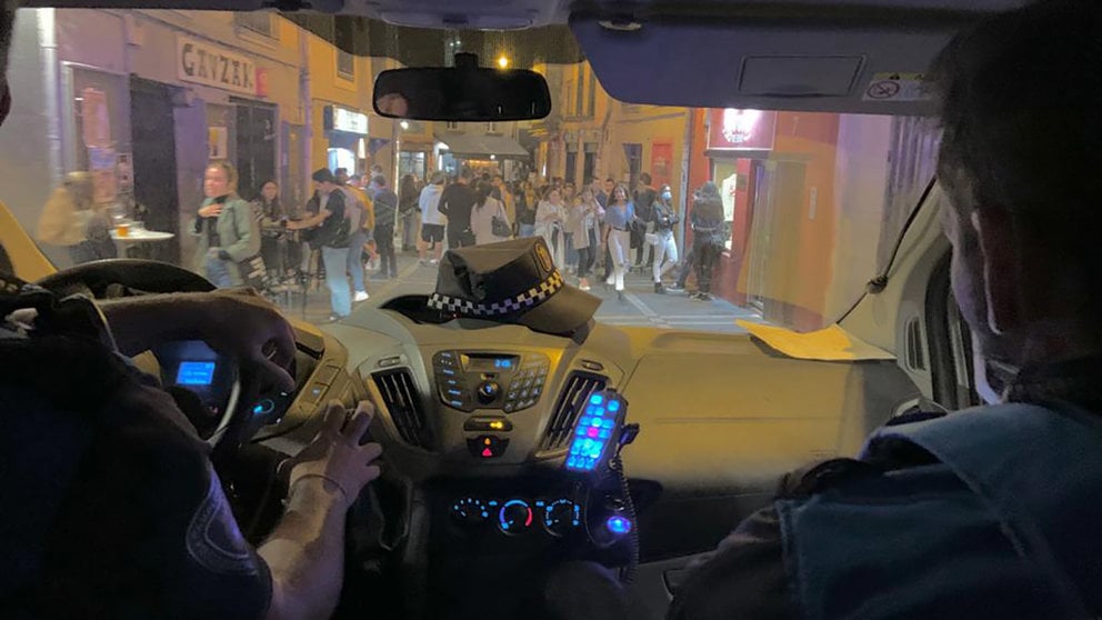 La Policía Municipal de Pamplona controla el centro de la capital navarra. POLICÍA MUNICIPAL DE PAMPLONA