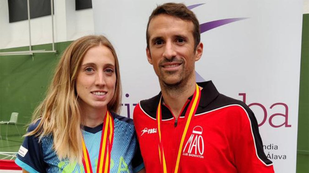 Laura Montoya y Albert Navarro con las medallas de campeones de España. Cedida.