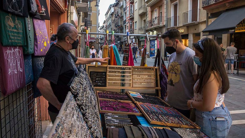 Campaña 'El comercio de Pamplona sale a la calle'. JESÚS GARZARON