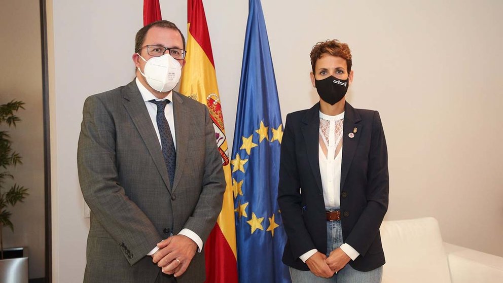 La presidenta de Navarra, María Chivite, junto al secretario general de Industria, Raúl Blanco. GOBIERNO DE NAVARRA