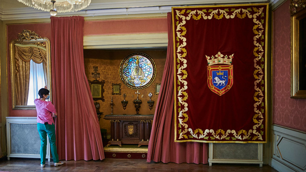 Capilla en el salón de recepciones del Ayuntamiento de Pamplona. PABLO LASAOSA