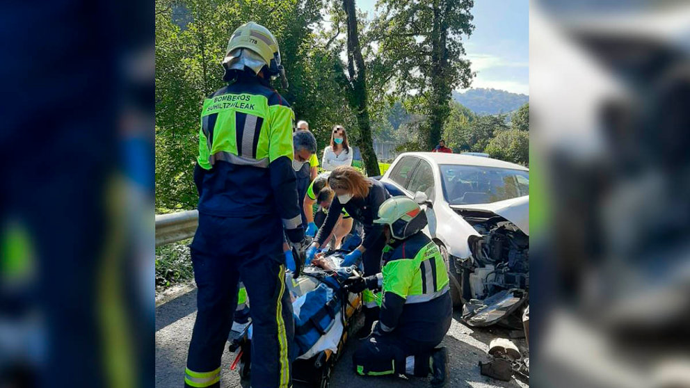 Dos conductores heridos en pronostico reservado por un choque frontal en Areso BOMBEROS DE NAVARRA