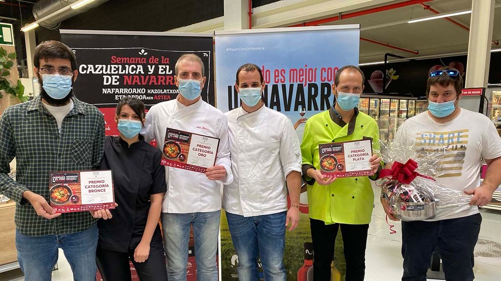 Los tres ganadores de la XX Semana de la Cazuelica y el Vino D.O. Navarra. CEDIDA