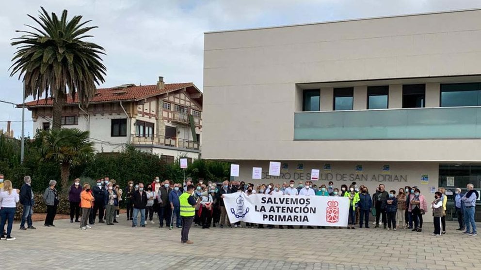 El Sindicato Médico de Navarra protesta por la situación de los profesionales en una nueva concentración en San Adrián. SMN
