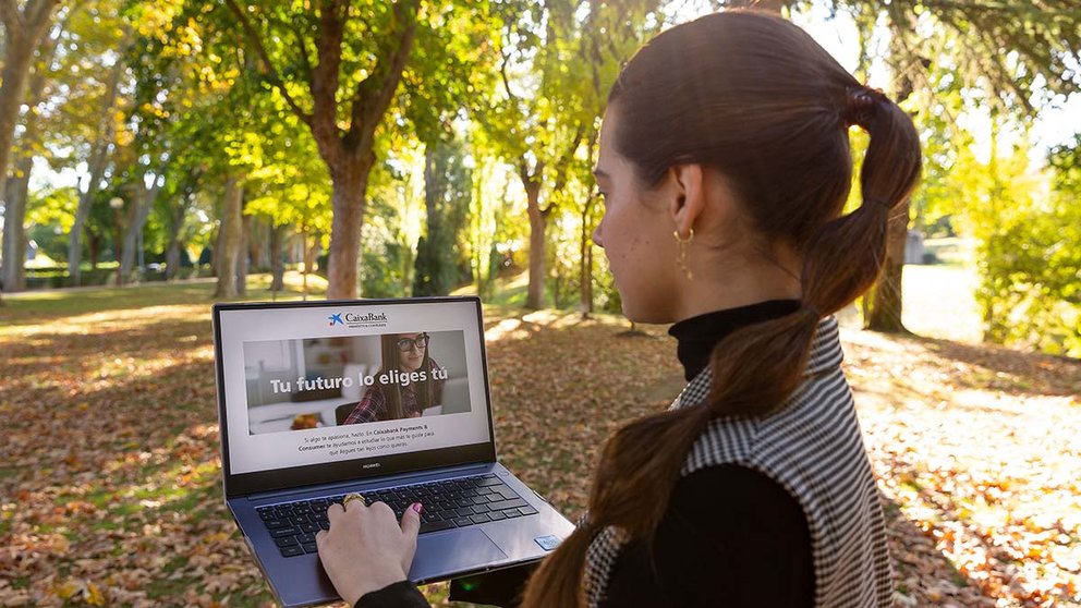 CaixaBank y la UNAV crean una solución digital para ayudar a los alumnos a financiar sus estudios de forma 100% online. CEDIDA