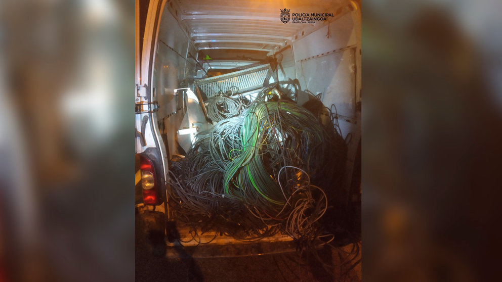 El cable encontrado en la furgoneta. - POLICÍA MUNICIPAL DE PAMPLONA