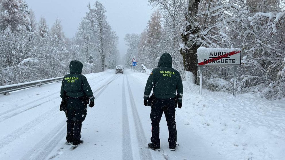 La Guardia Civil atiende diversas incidencias por el temporal de nieve que azota Navarra durante el fin de semana. GUARDIA CIVIL (7)