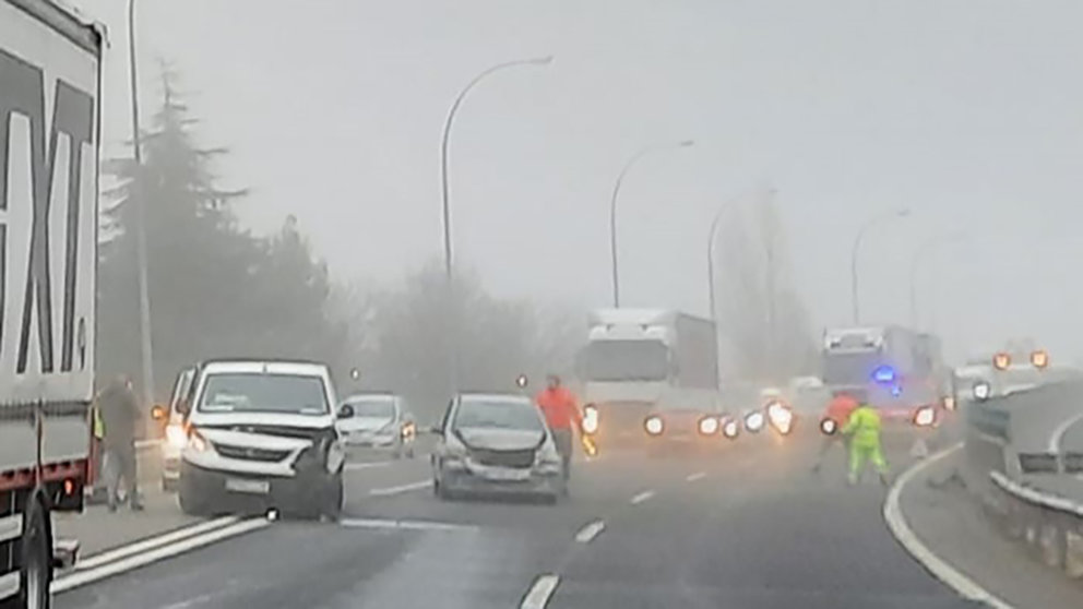 Imagen de la niebla presente en la colisión múltiple de la A15, en Cordovilla. POLICÍA FORAL