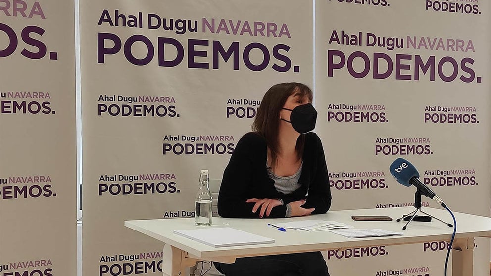 La coordinadora autonómica de Podemos Navarra, Begoña Alfaro, en una rueda de prensa este martes en Pamplona. - EUROPA PRESS