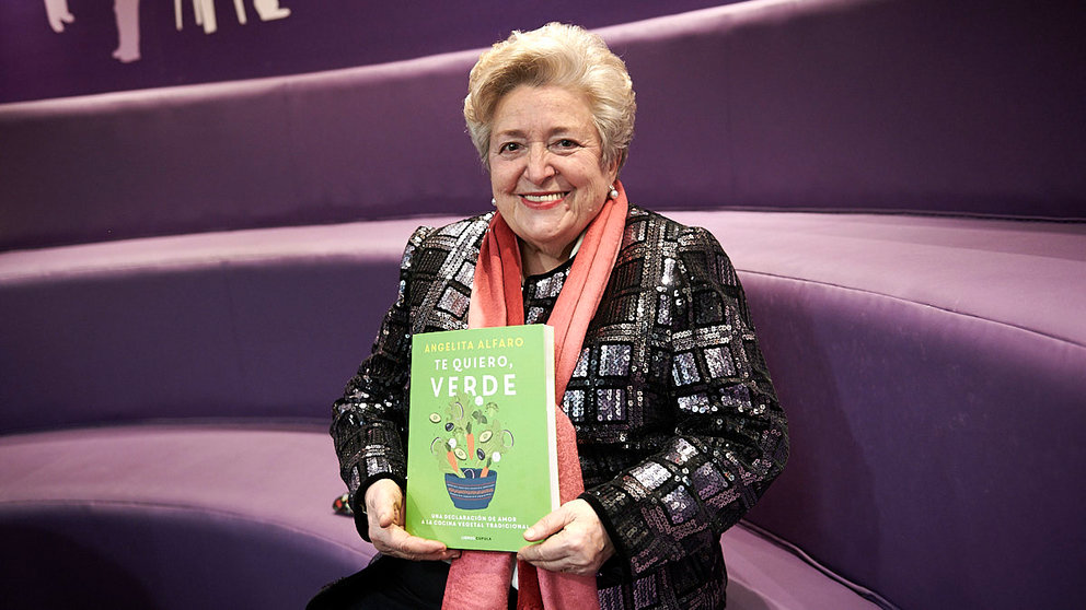 Angelita Alfaro presenta su nuevo libro 'Te quiero verde', una declaración de amor a la cocina vegetal tradicional. PABLO LASAOSA