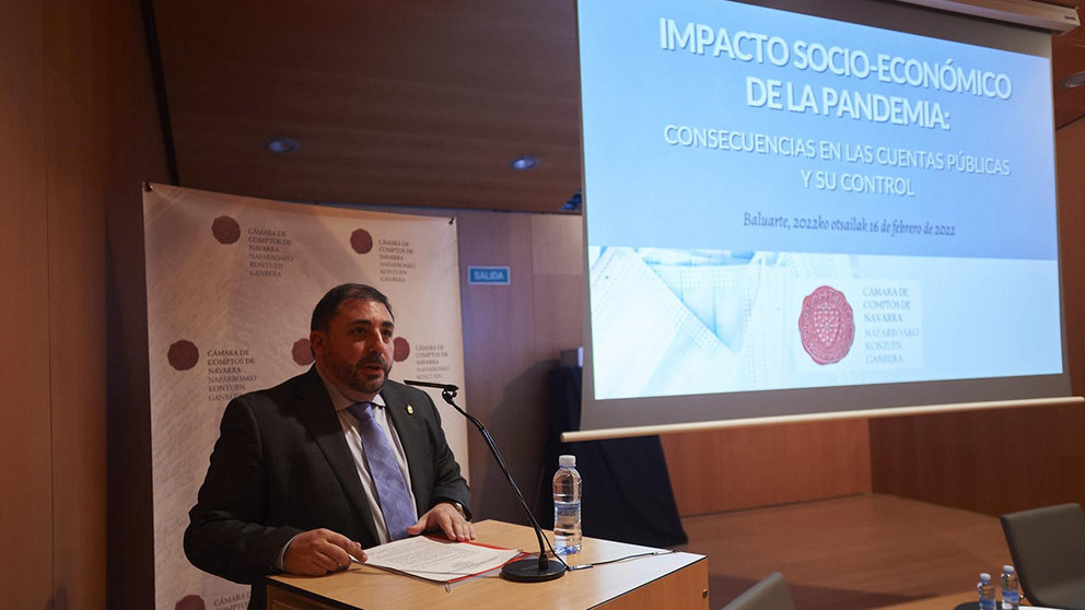 Unai Hualde, presidente del Parlamento de Navarra, interviene en la apertura de la jornada sobre el impacto socio-económico de la pandemia, organizada por la Cámara de Comptos - PARLAMENTO DE NAVARRA