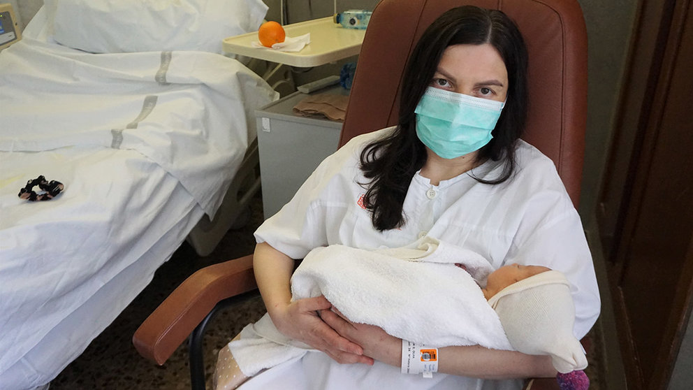 Olha, la Una mujer ucraniana da a luz en Tudela tras huir de la guerra. ÁREA SALUD DE TUDELA